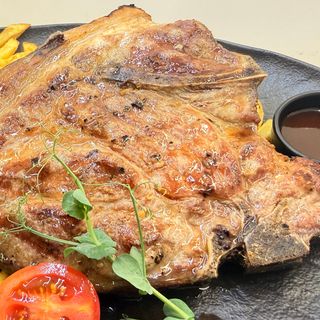 Пържола от зрял 7 дни свински врат с кост