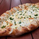 Пиде с кашкавал и сирене