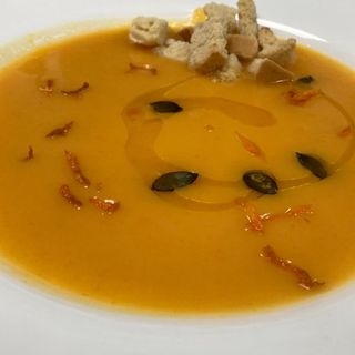 Супа от нахут и есенни зеленчуци със застройка