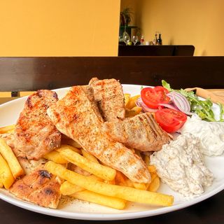 Пилешки и свински филенца в гръцки стил