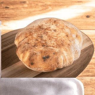 Домашен хляб Балон с масло и мерудия