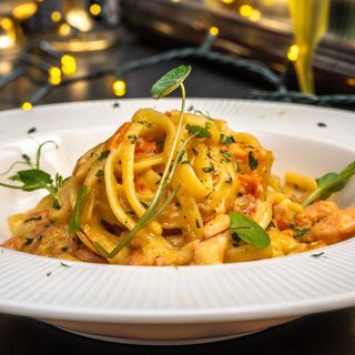 Лингуини с пушена сьомга (300г)