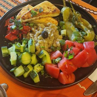 Чорбаджийска салата