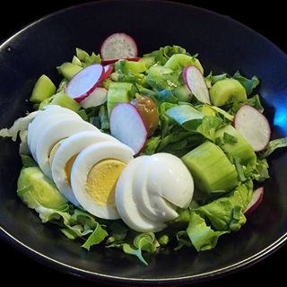 Зелена салата с яйце (300г)