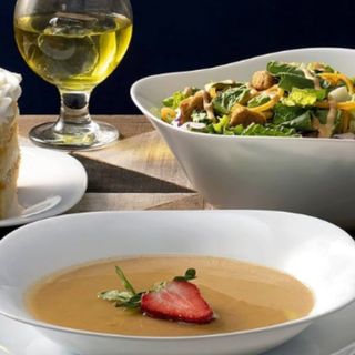 Прясно изпечен турски хляб с масло и сусам