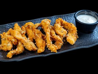 ХРУПКАВО ПИЛЕ В ПАНКО с млечно-чеснов сос