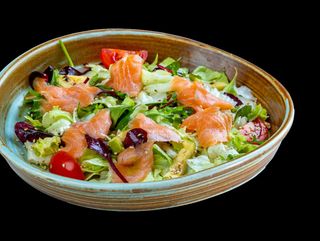 Салата с ПУШЕНА СЬОМГА