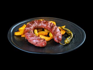 ДОМАШЕН СУДЖУК на скара с пресни пържени картофи