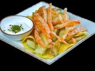 ЗЕЛЕНЧУКОВ ЧИПС с млечно-чеснов сос с шам фъстък