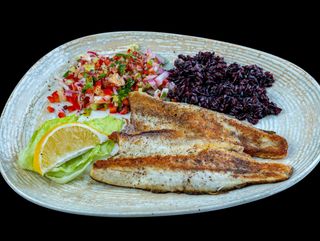 ЛАВРАК ФИЛЕ с императорски ориз и лимонова салата