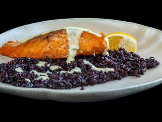 СЬОМГА ФИЛЕ с императорски ориз и специален сос