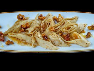 ПАЛАЧИНКА с МЕД И КАРАМЕЛИЗИРАН ОРЕХ