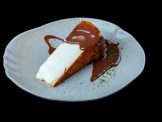 Чийзкейк САН СЕБАСТИАН полят с течен шоколад