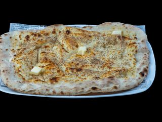 ПРЯСНО ИЗПЕЧЕН ДОМАШЕН ХЛЯБ с масло и сусам