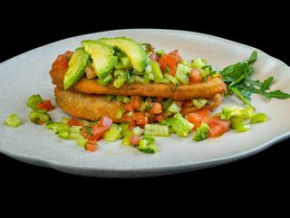 ШНИЦЕЛ ОТ ПАТЛАДЖАН със салца от авокадо