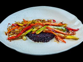 ИМПЕРАТОРСКИ ОРИЗ СЪС СОТИРАНИ ЗЕЛЕНЧУЦИ