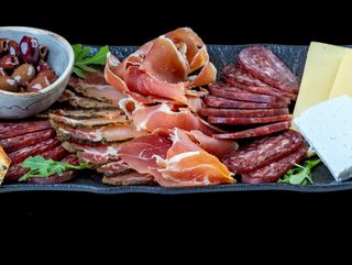 СЕТ СУХИ МЕЗЕТА И СИРЕНА