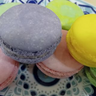 Френски макарон с горски плодове (15г)