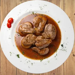 Свински медальони с печени картофи и печен сос (400г)