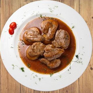 Свински медальони с печени картофи и печен сос (400г)