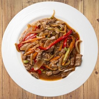 Свински късчета от бон филе със зеленчуци  (400г)