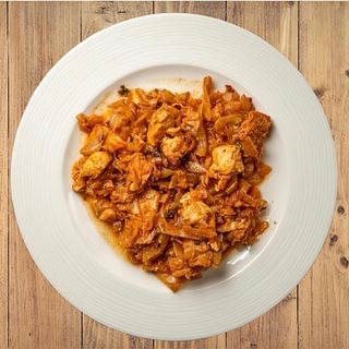 Пилешки късчета от филе със зеле (350г)