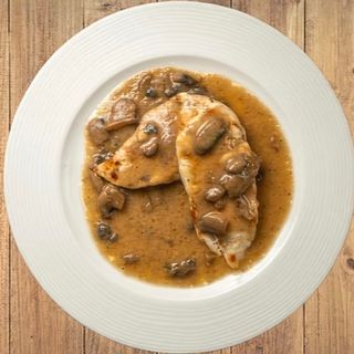 Пилешки карета с гъбен сос (350г)