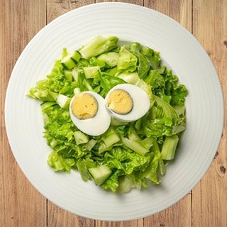 Зелена салата с краставици и яйце (400г)