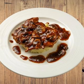 Свинско бонфиле на туч с пресни гъбки и печен сос (300г)