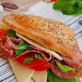 Джоб с паниран пилешки шницел и чедър(300г)