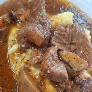 Телешки късчета с гъби и картофено пюре