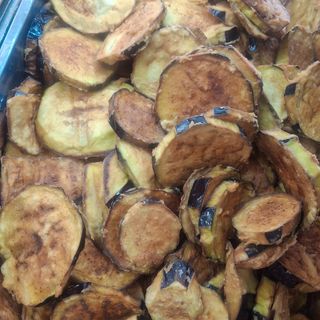 Пържен патладжан с доматен сос (300г)