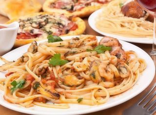 41. Морски деликатеси със спагети къкрещи върху метална плоча (700г)