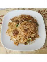 185. Пържено оризово фиде с три вида месо и яйца (800г)