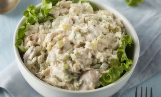 33. Кисели краставички с пилешко (300г)