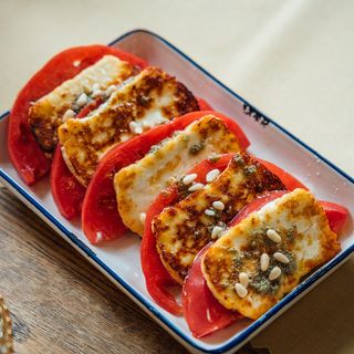 Салата Халуми с розови домати 250гр.