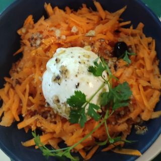 Салата Моркови с цедено мляко и орехи (300гр)