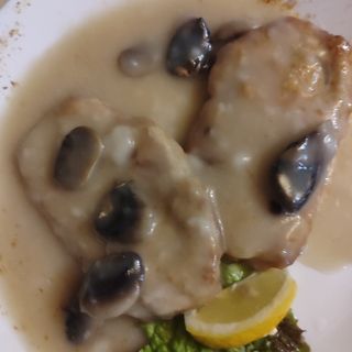 Свинско филе с гъбен сос (350гр)