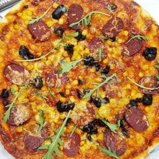 Пица с луканка (500г)