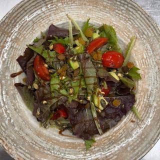 Микс салати с чери домати,авокадо и ядки (300гр.)