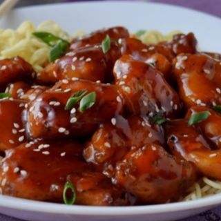 Пилешки късчета в сладко кисел сос(300гр.)