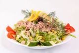 Зелена салата с риба тон (300г)