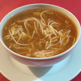 18. Супа от пилешко на лентички и фиде (300гр)