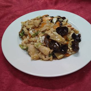 61. Пилешко със зеленчуци (700гр)