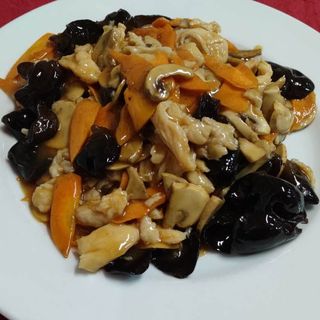 63. Пилешко с печурки и черни гъби (700гр)