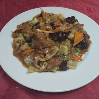 31. Свинско със зеленчуци (700гр)