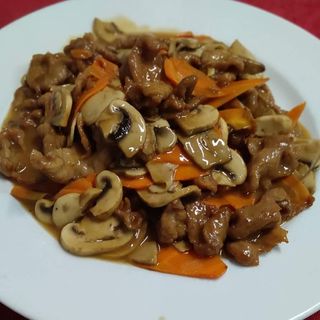 33. Свинско с печурки (700гр)