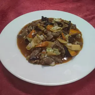 51. Телешко със зеленчуци (700гр)