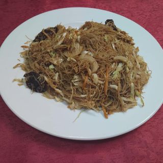 141. Пържено оризово фиде със зеленчуци и яйца (700гр)