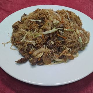 142. Пържено оризово фиде със свинско и яйца (600гр)